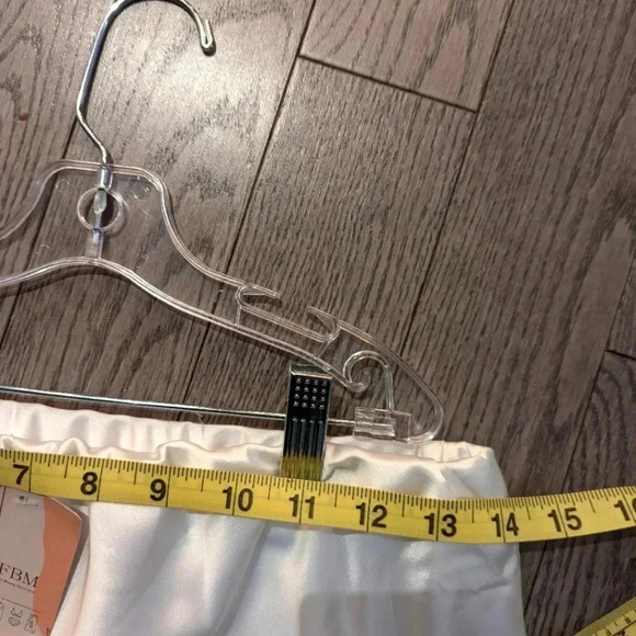 BTFBM Summer White Satin look Elastic Waist Skirt - size M or 8-10 BNWT - Picture 7 of 7